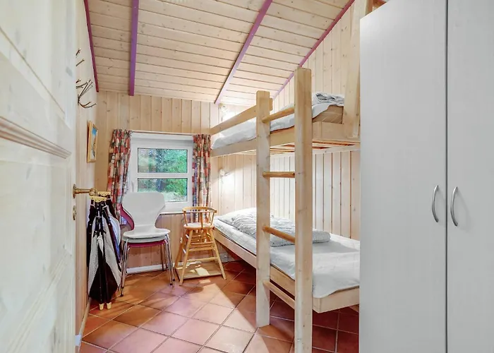 3 Bedroom Lovely In Holiday home
