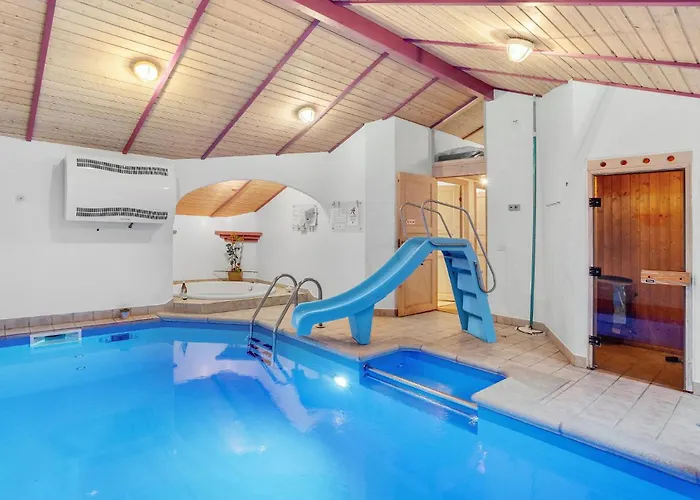 3 Bedroom Lovely In Holiday home